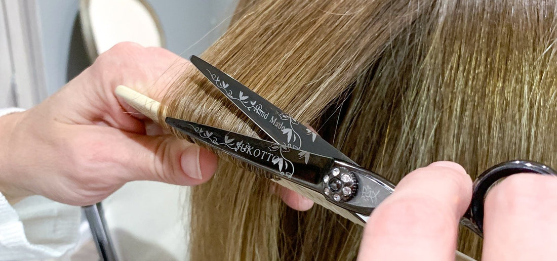 Photo of dusting cut and scissors