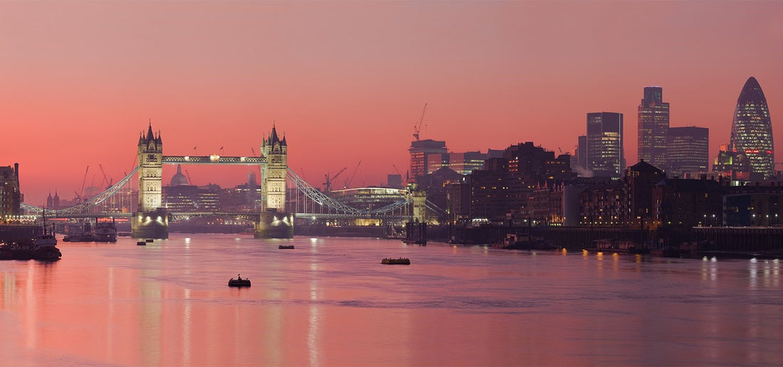 Picture of water and bridge in London