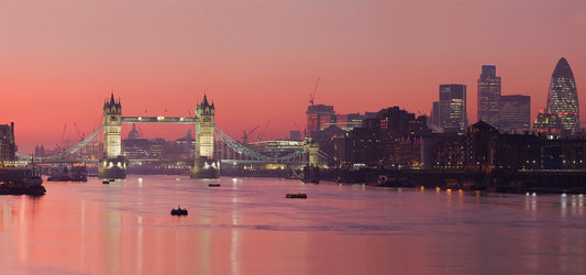  Picture of water and bridge in London